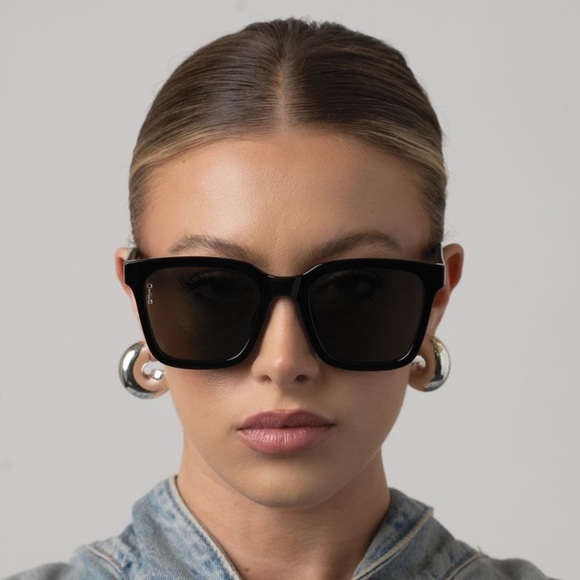 Otra Fyn by Quay Australia Black Sunglasses - Picture 1 of 5